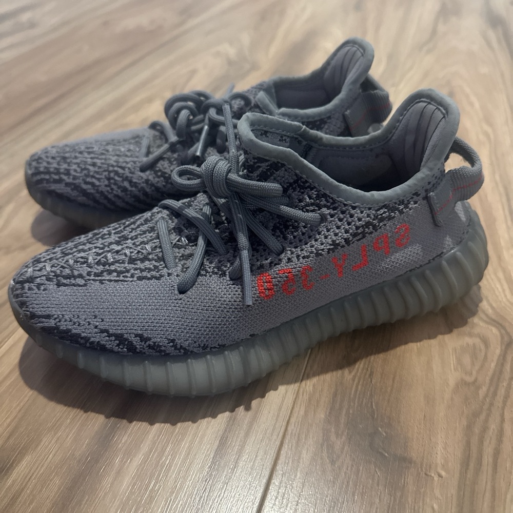 Yeezy 350 V2 Carbon Beluga sneakers